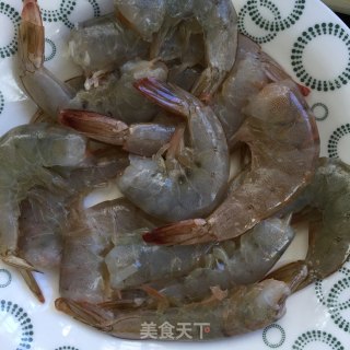 剁椒蒜蓉蒸青虾的做法步骤：1