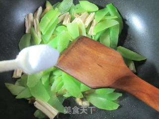 榨菜丝腐竹炒莴笋的做法步骤：5