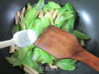 榨菜丝腐竹炒莴笋的做法步骤：6
