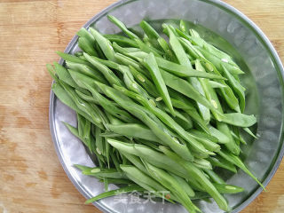 豆角香菇拌面的做法步骤：1