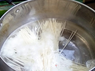 豆角香菇拌面的做法步骤：7