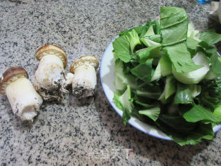 松茸炒青菜的做法步骤：1
