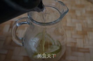 蜂蜜柠檬水的做法步骤：2