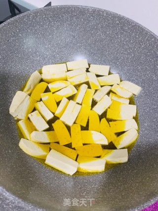 大葱炒煎豆腐的做法步骤：2