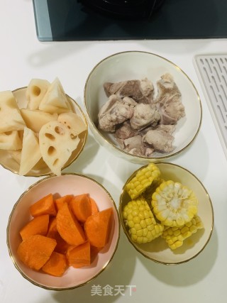 排骨汤的做法步骤：1
