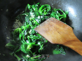 蒜香菠菜的做法步骤：3
