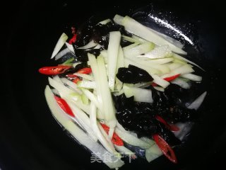 家常小炒：佛手瓜炒木耳的做法步骤：5