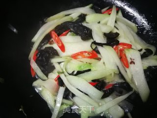 家常小炒：佛手瓜炒木耳的做法步骤：8