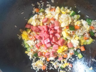 蛋炒饭的做法步骤：7