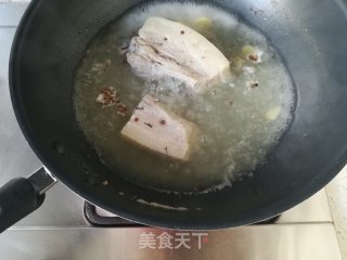 青蒜香干回锅肉的做法步骤：1