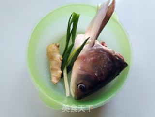 鱼头汤的做法步骤：1