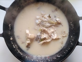 鱼头汤的做法步骤：7