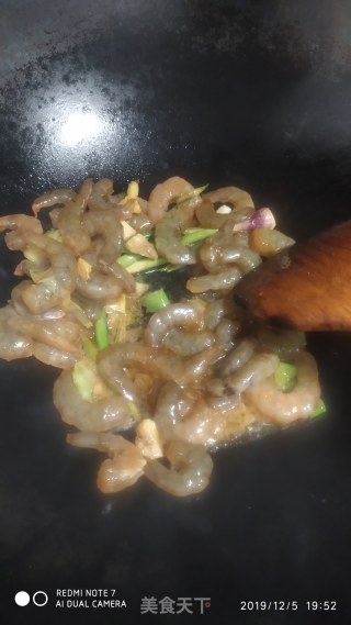 虾仁炒西芹的做法步骤：4