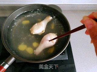 麻辣鲜香的口水鸡，好吃又过瘾的做法步骤：1