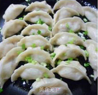 西葫芦肉馅锅贴的做法步骤：8