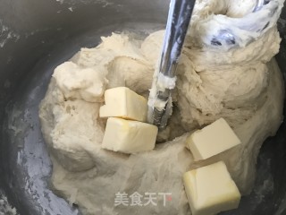 软到舍不得捏的牛奶卷的做法步骤：5