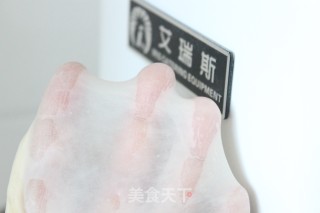 软到舍不得捏的牛奶卷的做法步骤：6