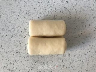 软到舍不得捏的牛奶卷的做法步骤：12