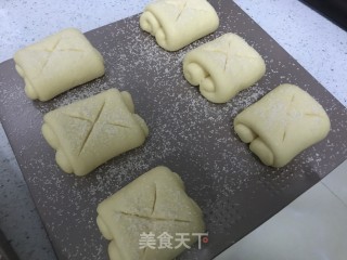 软到舍不得捏的牛奶卷的做法步骤：14