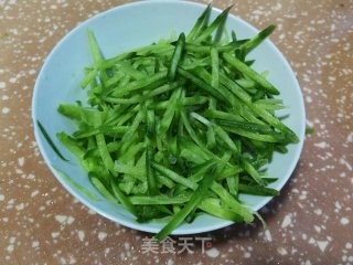 牛肉酱拌青萝卜丝的做法步骤：1