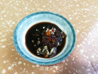 牛肉酱拌青萝卜丝的做法步骤：2