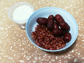 红豆红枣粥的做法步骤：1