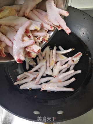 双椒鸡爪的做法步骤：2
