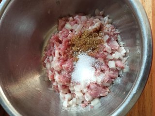 发面羊肉馕的做法步骤：2