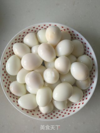 虎皮鹌鹑蛋烧土豆的做法步骤：2