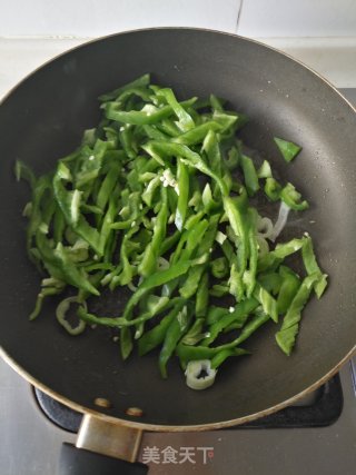 青椒炒臭豆腐的做法步骤：5