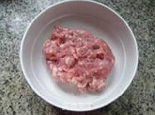 洋葱肉馅烫面煎包的做法步骤：2
