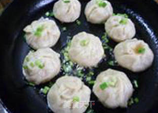 洋葱肉馅烫面煎包的做法步骤：17