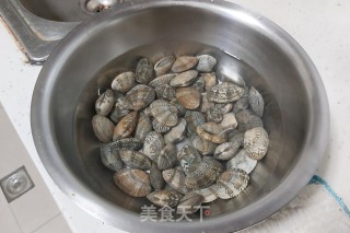 泰式甜辣炒蚬的做法步骤：1