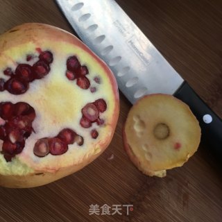 巧剥石榴的做法步骤：2