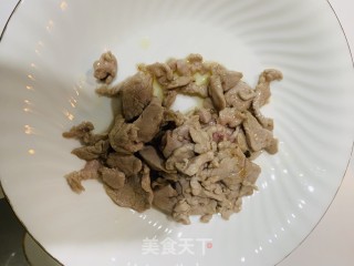 山药木耳炒瘦肉的做法步骤：2