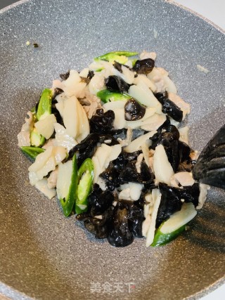 山药木耳炒瘦肉的做法步骤：6