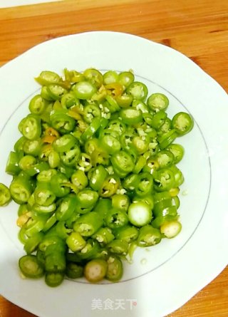 杭椒炒鸡蛋的做法步骤：1
