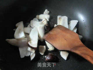 松茸炒青椒的做法步骤：4