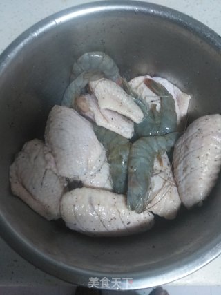 鸡翅大虾三汁焖锅的做法步骤：4