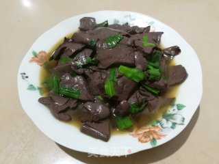 蒜苗炒鸭血的做法步骤：4