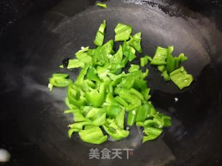 辣椒炒鸭肠的做法步骤：3