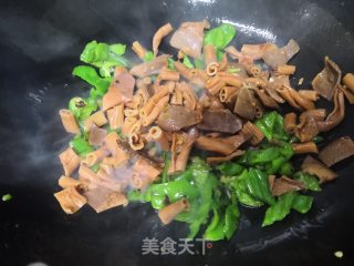 辣椒炒鸭肠的做法步骤：7
