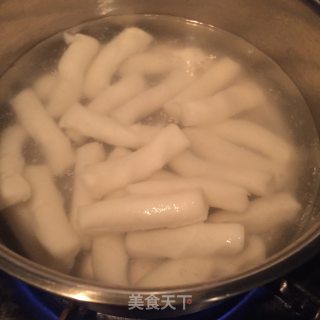 韩式辣酱煮年糕的做法步骤：3