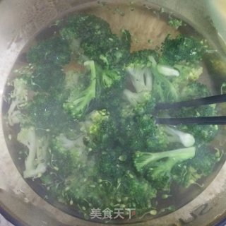 西兰花蘸料的做法步骤：1