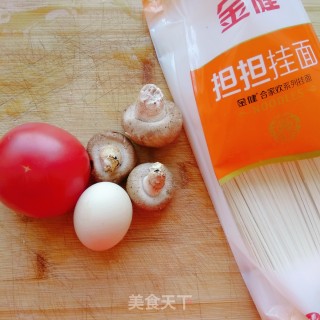 番茄鸡蛋面的做法步骤：1
