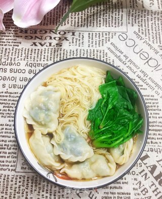 水饺菠菜热汤面的做法步骤：8