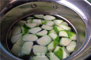 丝瓜菌菇豆腐汤的做法步骤：7