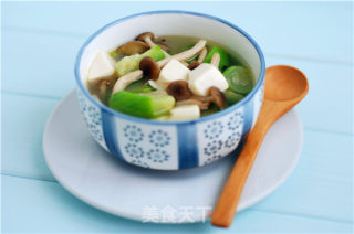 丝瓜菌菇豆腐汤的做法步骤：10