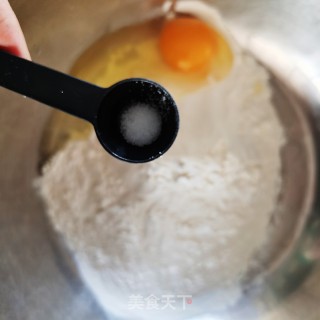 鸡蛋手擀面的做法步骤：1