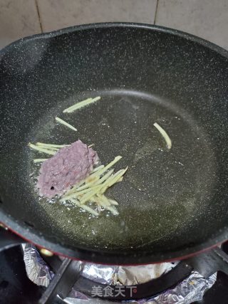 虾酱炒空心菜梗的做法步骤：4